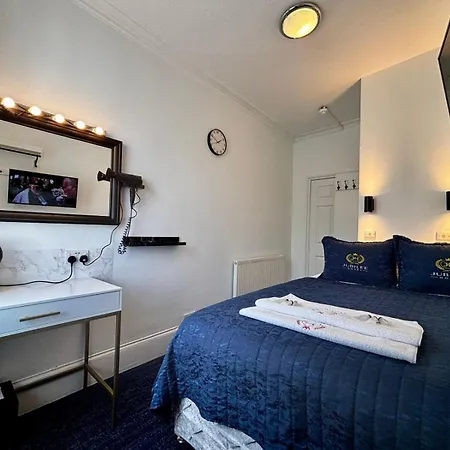 Jubilee Hotel Victoria London Exterior photo